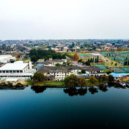 The Lakes Hotel & Conference Centre Benoni Extérieur photo
