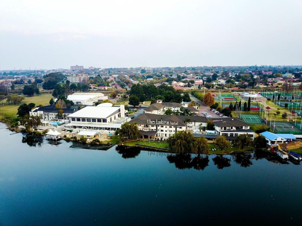 The Lakes Hotel & Conference Centre Benoni Extérieur photo