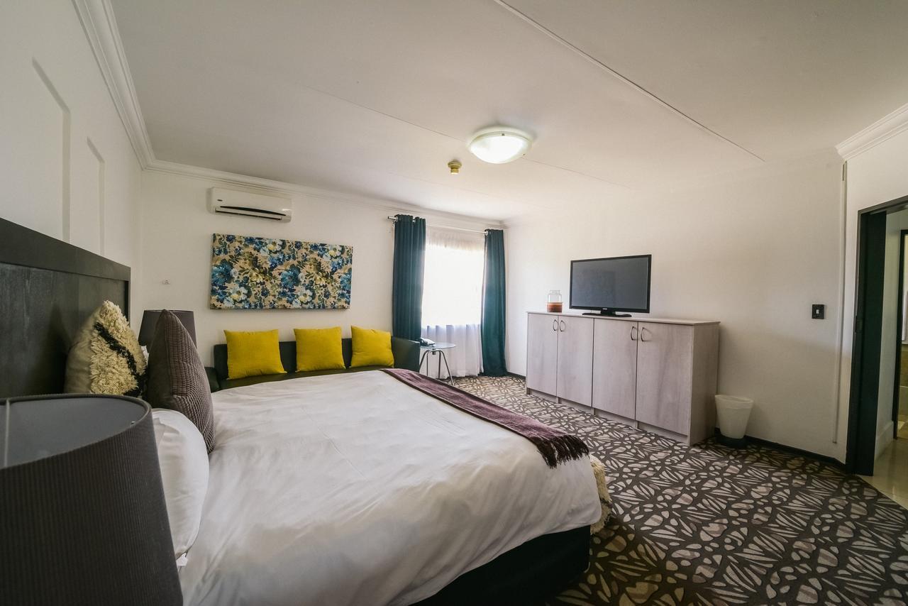 The Lakes Hotel & Conference Centre Benoni Extérieur photo